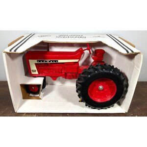 Ertl Farmall IH McCormick 806 Tractor Narrow Front Diecast 1/16 NIB HC-0491